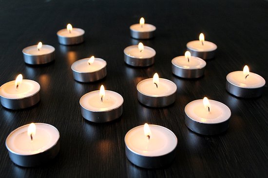Waxinelichtjes ( 40 stuks x 8 branduren= 320 branduren )